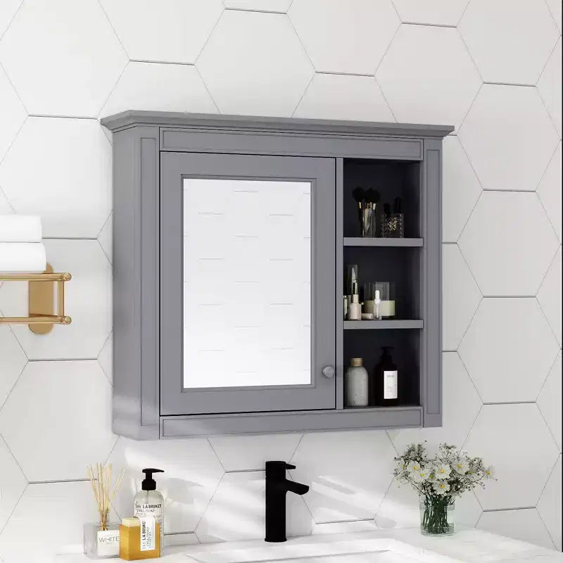 Avec miroir et étagères ouvertes
