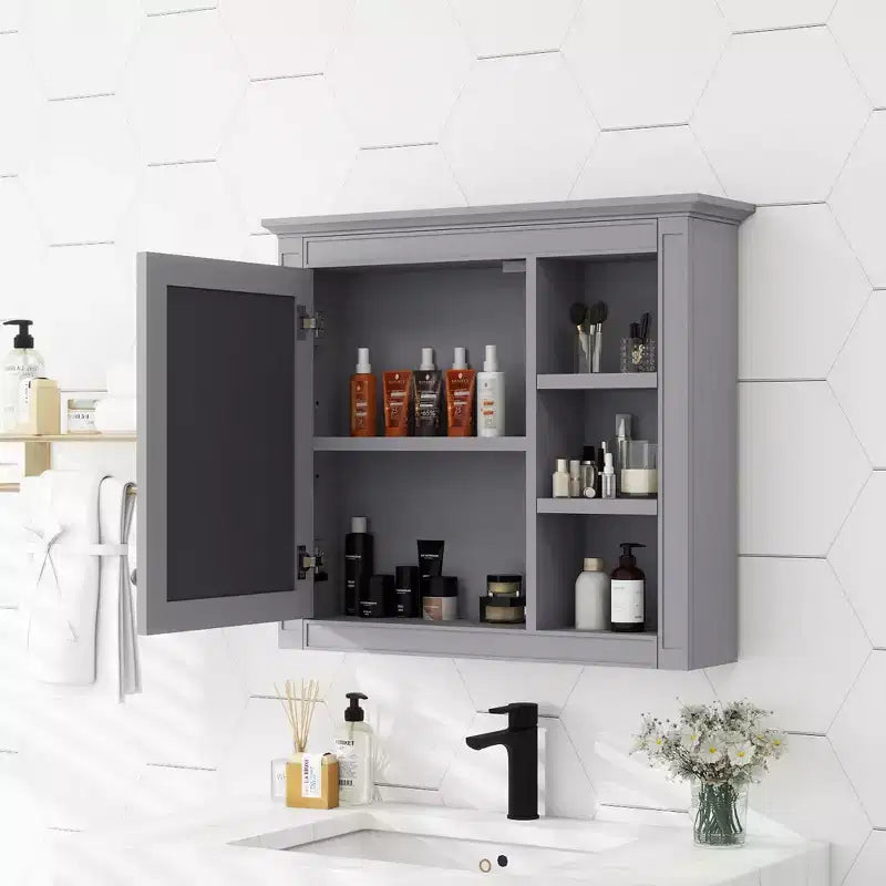 Avec miroir et étagères ouvertes