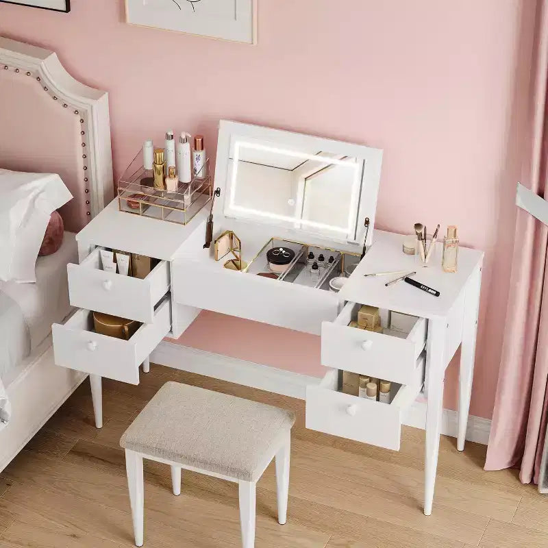 Une coiffeuse avec lumières et tabouret