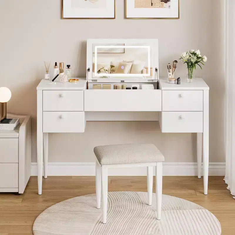 Une coiffeuse avec lumières et tabouret