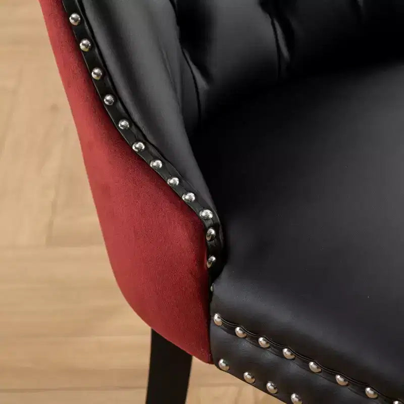 Deux chaises de salle à manger capitonnées bicolores