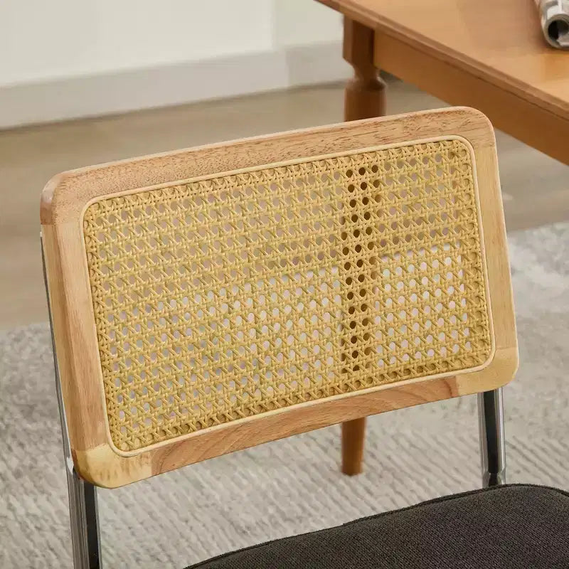 Deux chaises de salle à manger modernes
