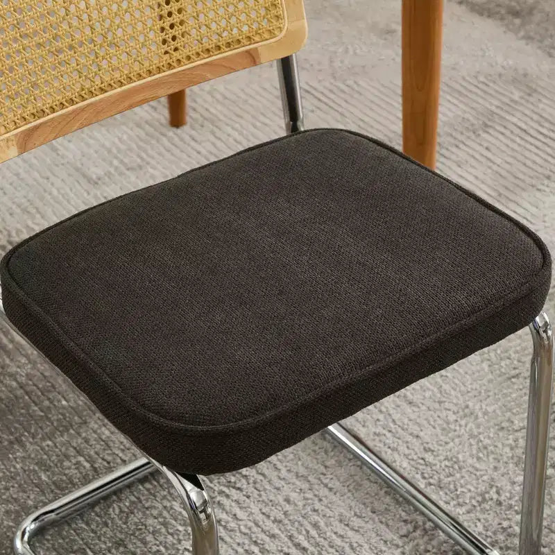 Deux chaises de salle à manger modernes