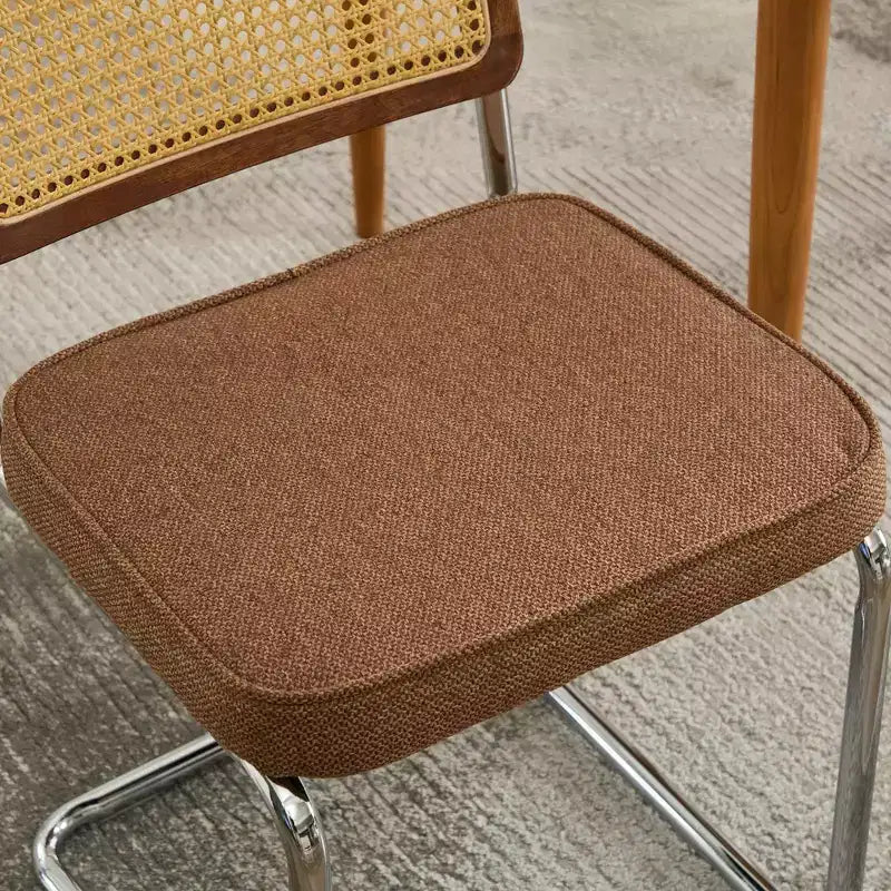 Deux chaises de salle à manger modernes