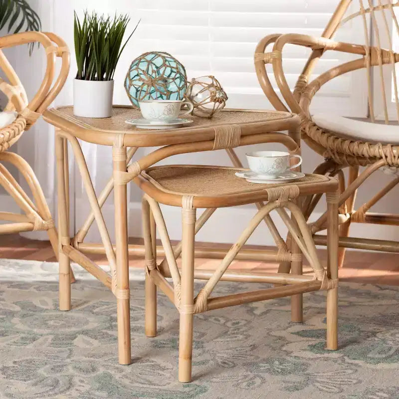 Table gigogne triangulaire artisanale indonésienne